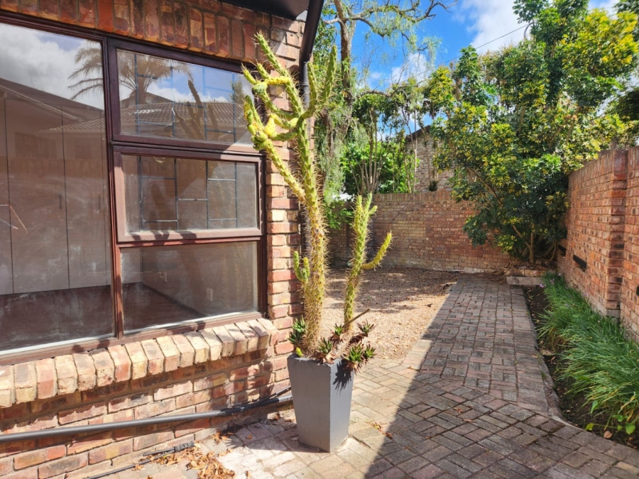 5 Bedroom Property for Sale in Loerie Park Western Cape